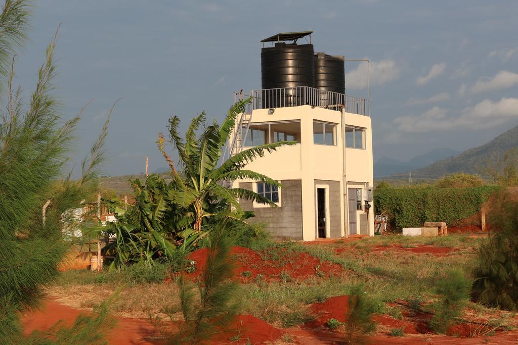 Voi Lutheran Guesthouse Buitenkant foto