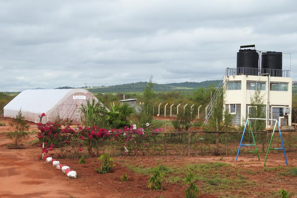 Voi Lutheran Guesthouse Buitenkant foto